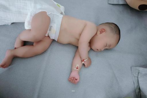 克拉玛依宝宝先长上牙还是下牙