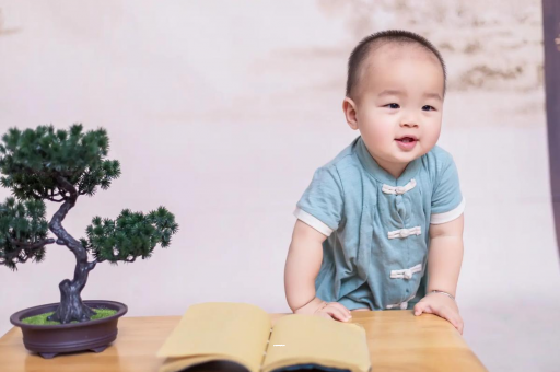 克拉玛依六个月宝宝摇头正常吗